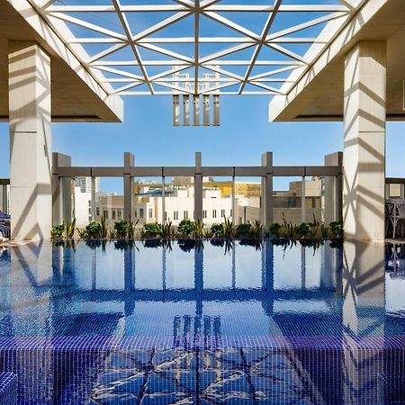 Millennium Place Doha Eksteriør billede The rooftop pool at the Four Seasons Hotel, Cairo