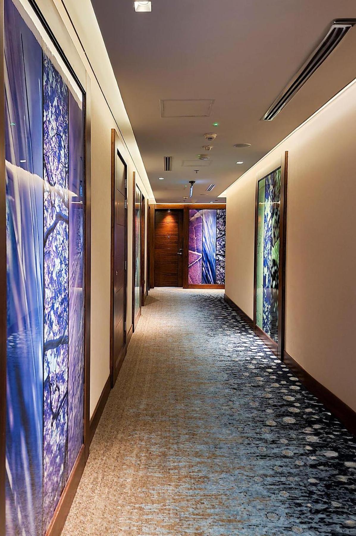 Millennium Place Doha Eksteriør billede A corridor at the hotel